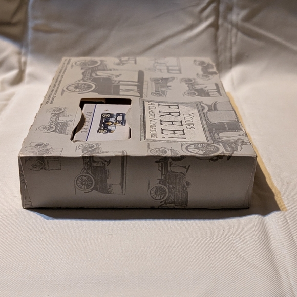 Packard Classic Miniature Model Car - Picture 5 of 6